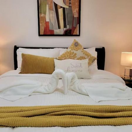 Modern Oasis In Richmond Hill, The Place For You! Apartment ภายนอก รูปภาพ