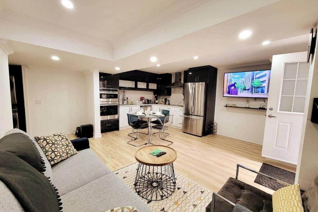 Modern Oasis In Richmond Hill, The Place For You! Apartment ภายนอก รูปภาพ