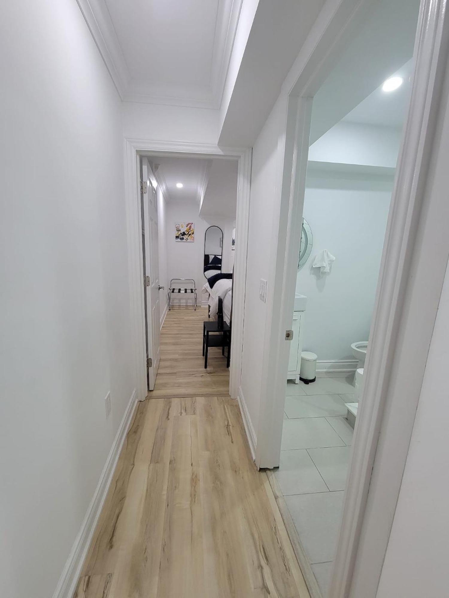 Modern Oasis In Richmond Hill, The Place For You! Apartment ภายนอก รูปภาพ